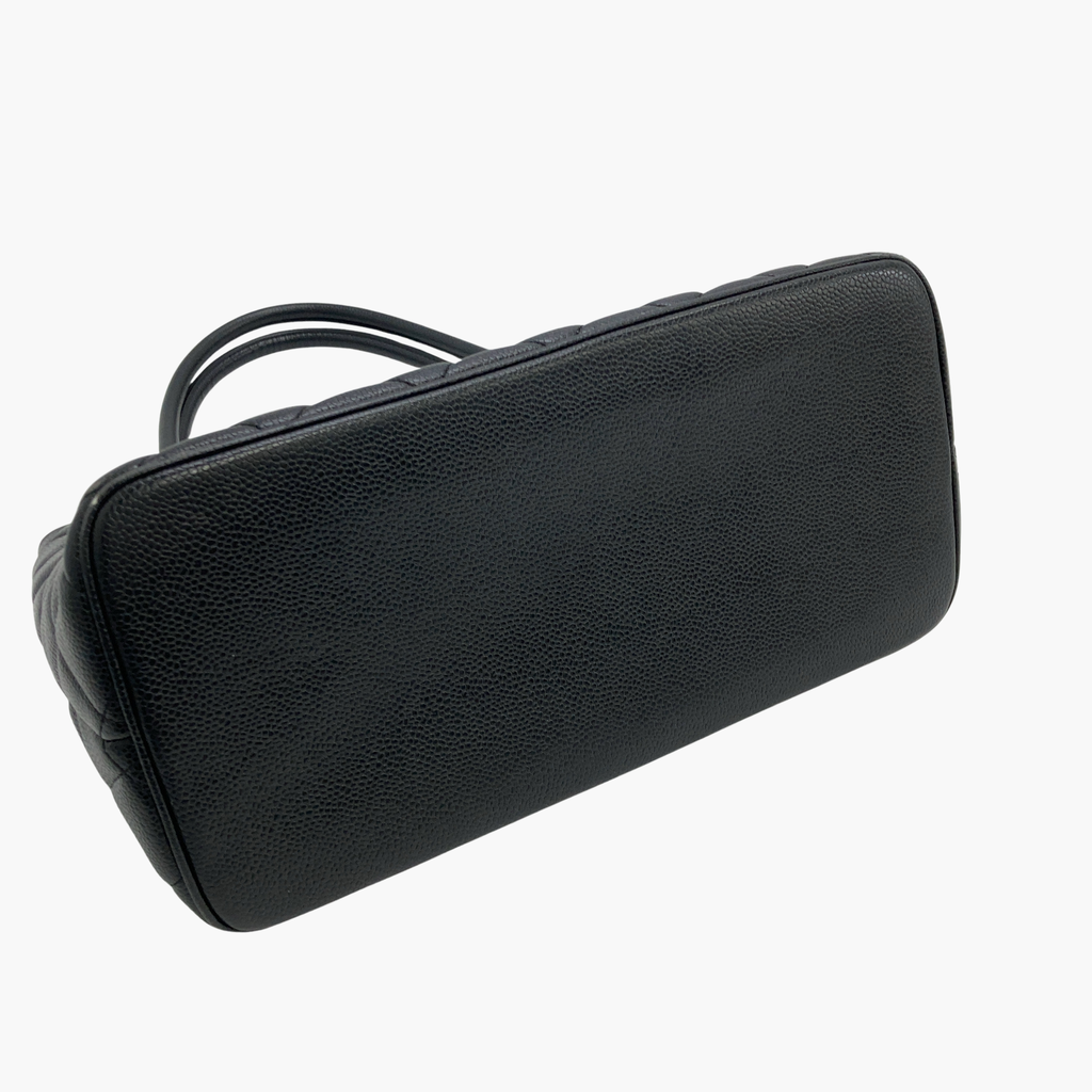 Basen af ​​brugt Chanel Medallion Caviar