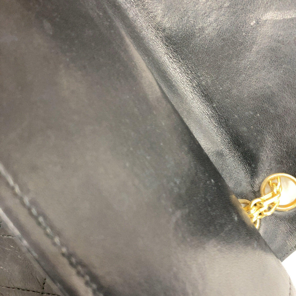 Læderkvaliteten på brugt Chanel Classic Flap Medium - et nærbillede