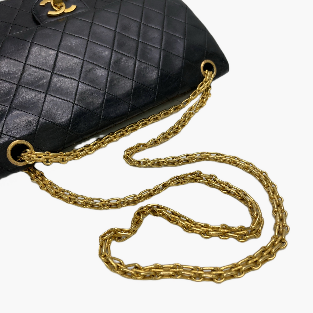Brugt Chanel Classic Flap Medium fladt læder med lang guldkæderem