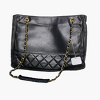 Chanel Tote Bag - skinnende luksuriøst læder med skulderrem lavet af samme læder og guldkæde