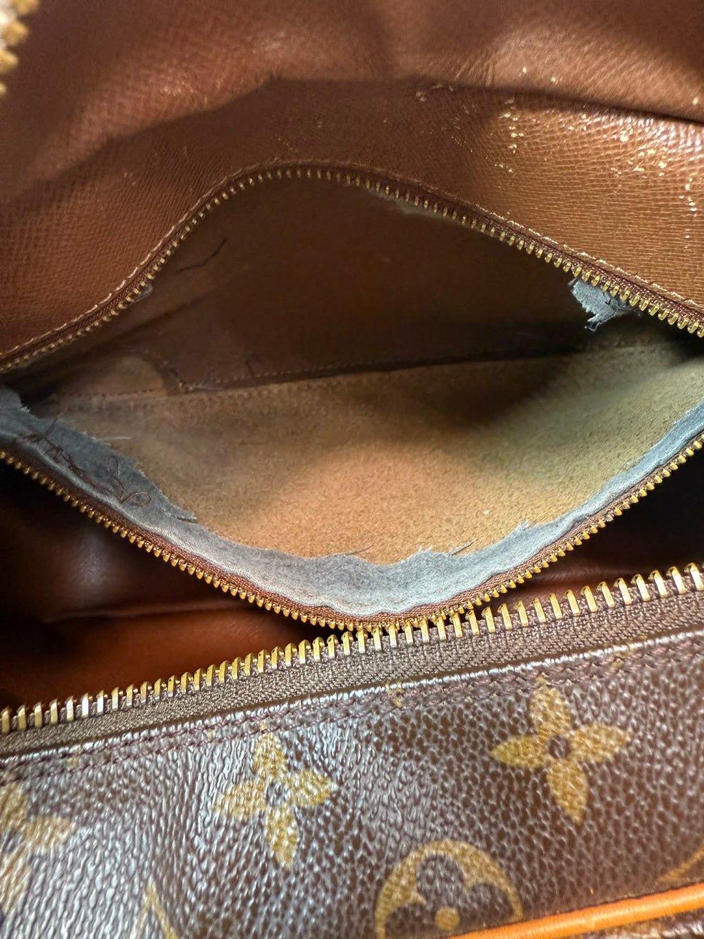 Louis Vuitton Bolougne - nærbillede på indersiden af ​​tasken