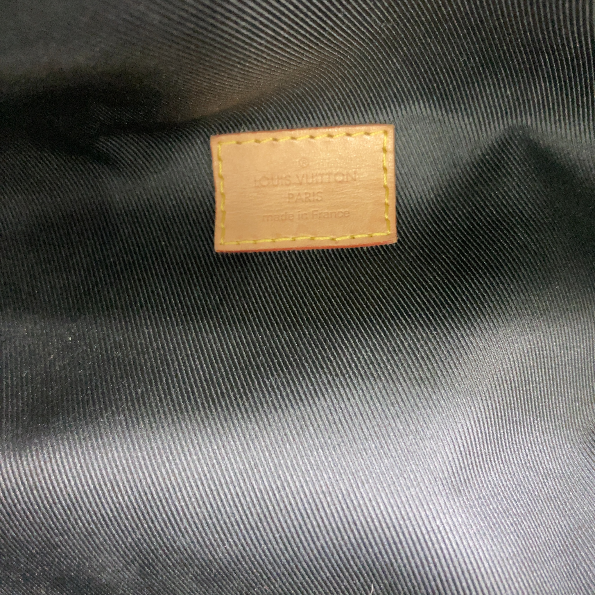 Lille etiket inde i LV Bumbag håndtasken