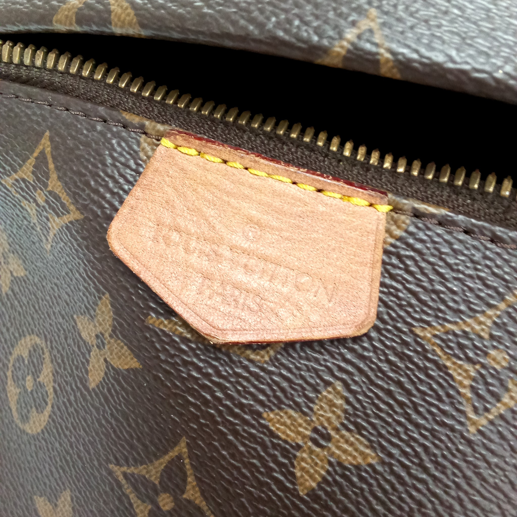 Louis Vuitton Bumbag - lille mærke indeni tasken